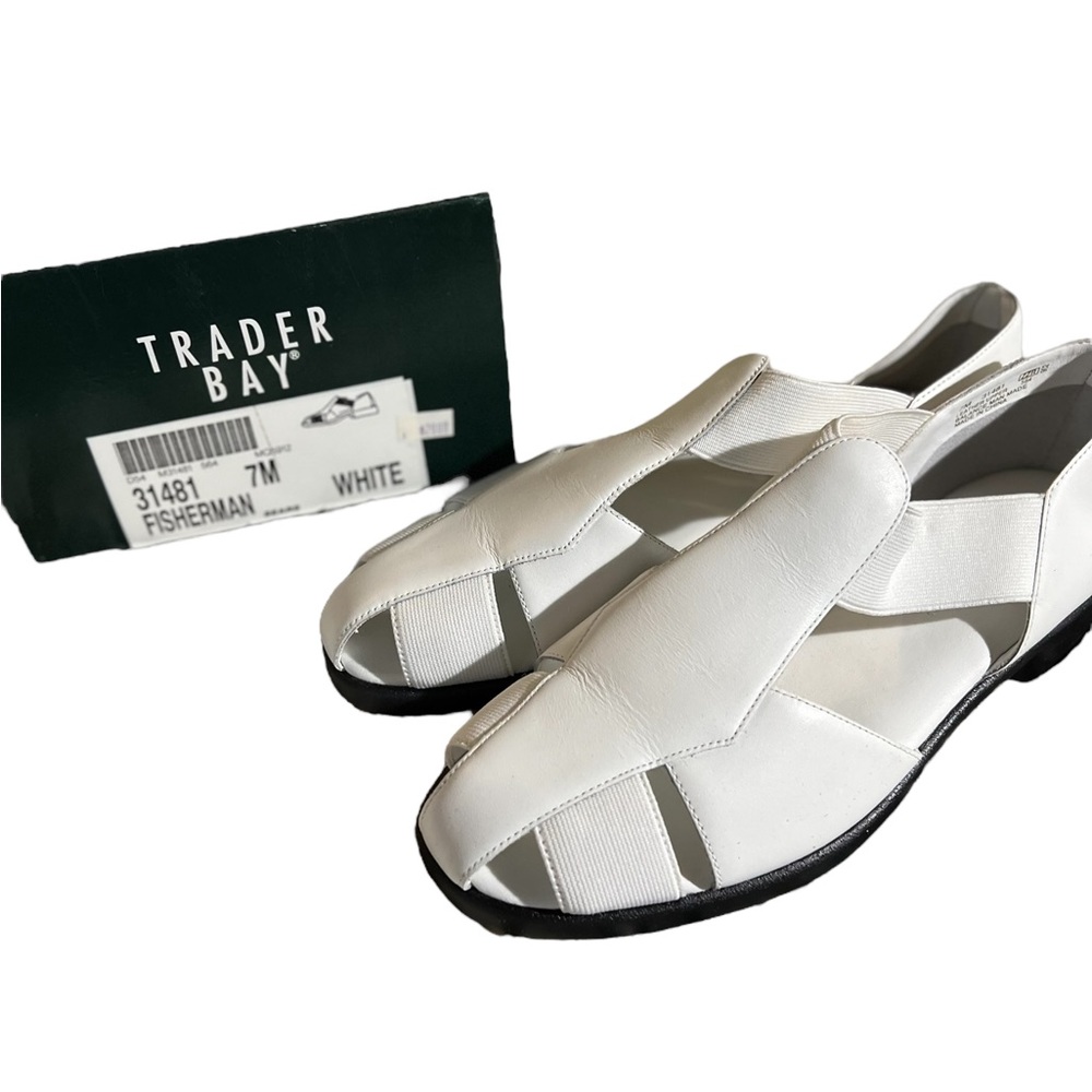 NWOT Trader Bay Woman’s White Leather Sandals Sz 7M